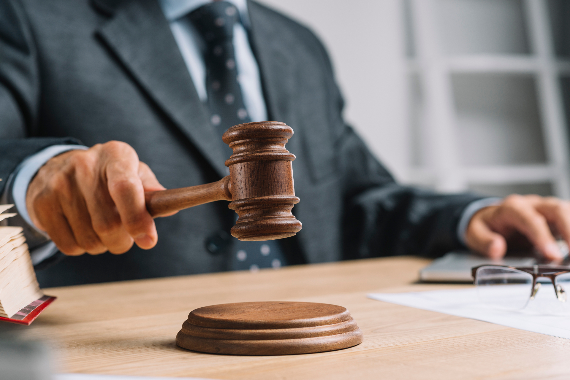 Търг с явно наддаване за продажба на движима вещ – частна държавна собственост