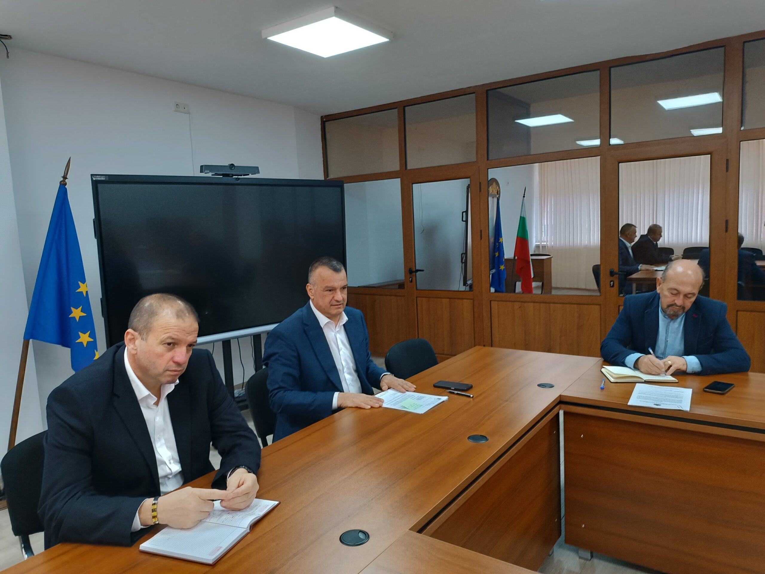 Областният управител Бисер Николов свика Областната епизоотична комисия заради две огнища от шарка по овцете и козите в село Звезден